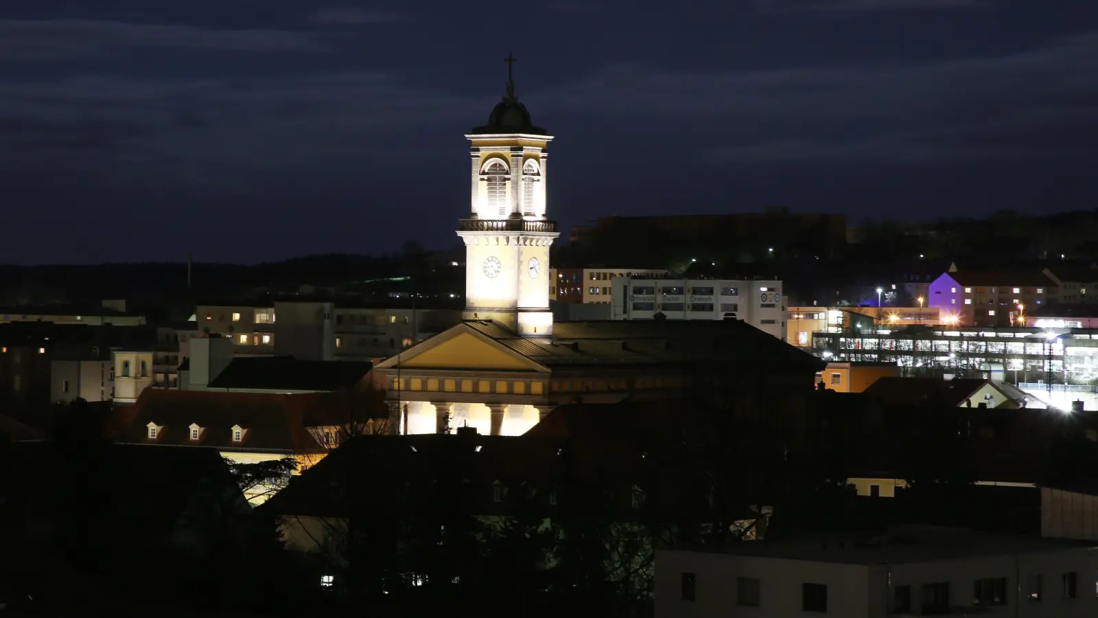 Aus der Kirche St. Ludwig in Ansbach verschwanden mehrere Messingleuchter. (Archivbild: Alexander Biernoth)