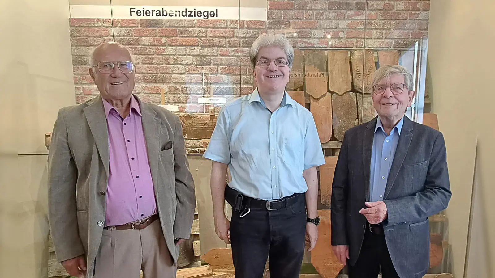 Stolz auf die 60. Sonderausstellung im Löhe-Zeit-Museum (von links): Vorsitzender Dr. Hermann Vorländer, Museumsleiter Frank Landshuter und Walter Hacker. (Foto: Lore Wiesentheid)