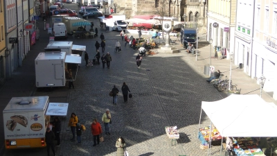 Wegen der Faschingsferien fehlten gestern einige Stände des Wochenmarktes auf dem Martin-Luther-Platz. (Foto: Winfried Vennemann)