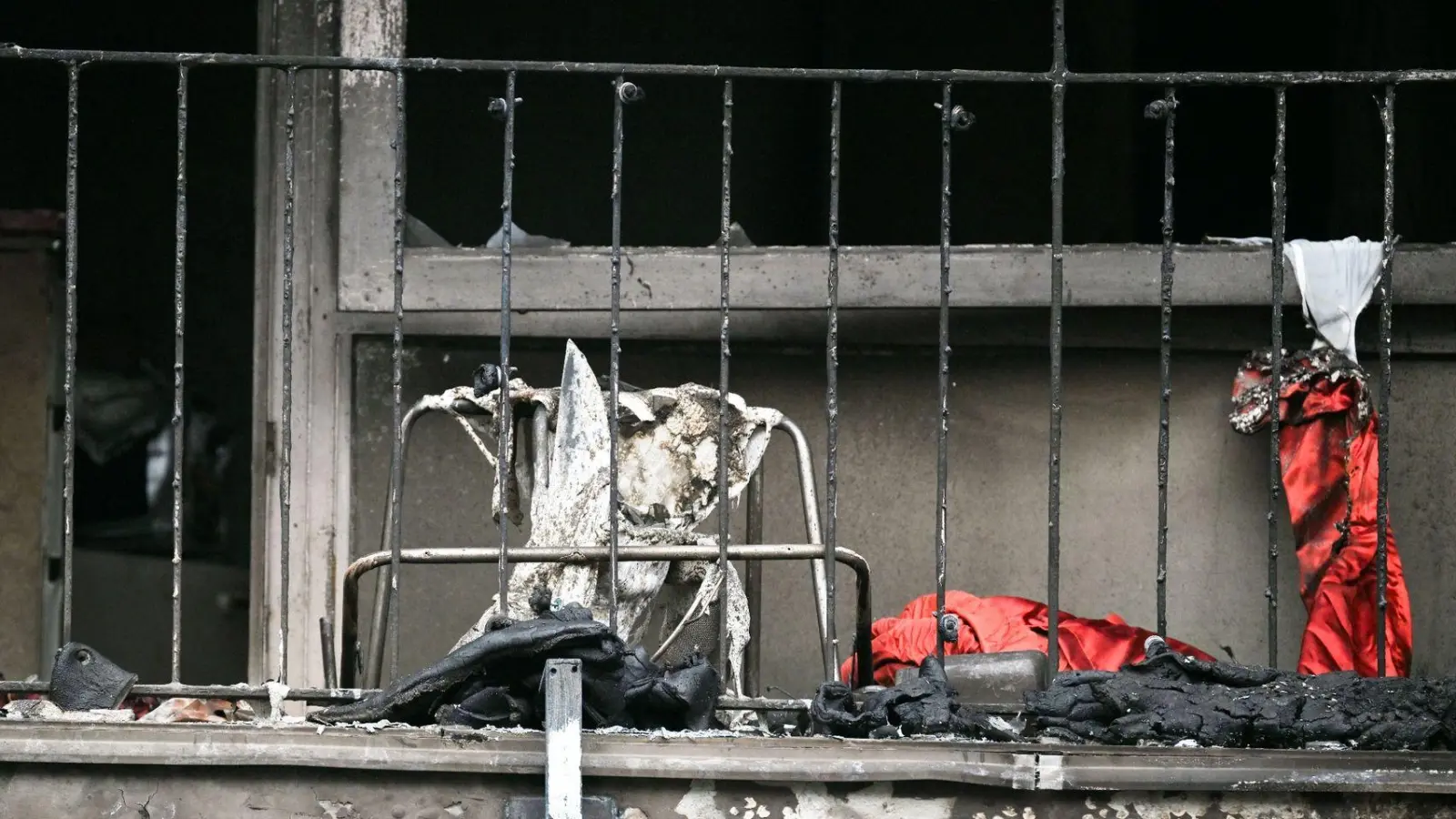 Drei Menschen starben in dem Düsseldorfer Wohn- und Geschäftshaus. (Foto: Federico Gambarini/dpa)