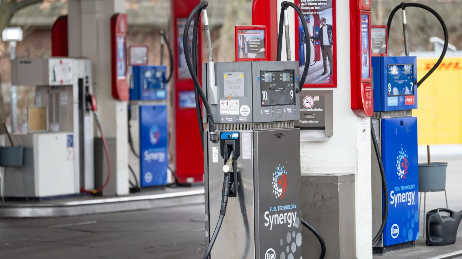 Eine Tankstelle in Berlin-Tiergarten. Momentan bewegen sich die Preise nach unten, (Foto: Fabian Sommer/dpa)
