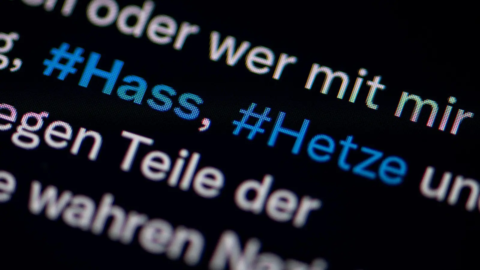 Die Jugendschützer kommen angesichts der vielen Verdachtsfälle im Netz kaum hinterher. (Symbolbild) (Foto: Fabian Sommer/dpa)