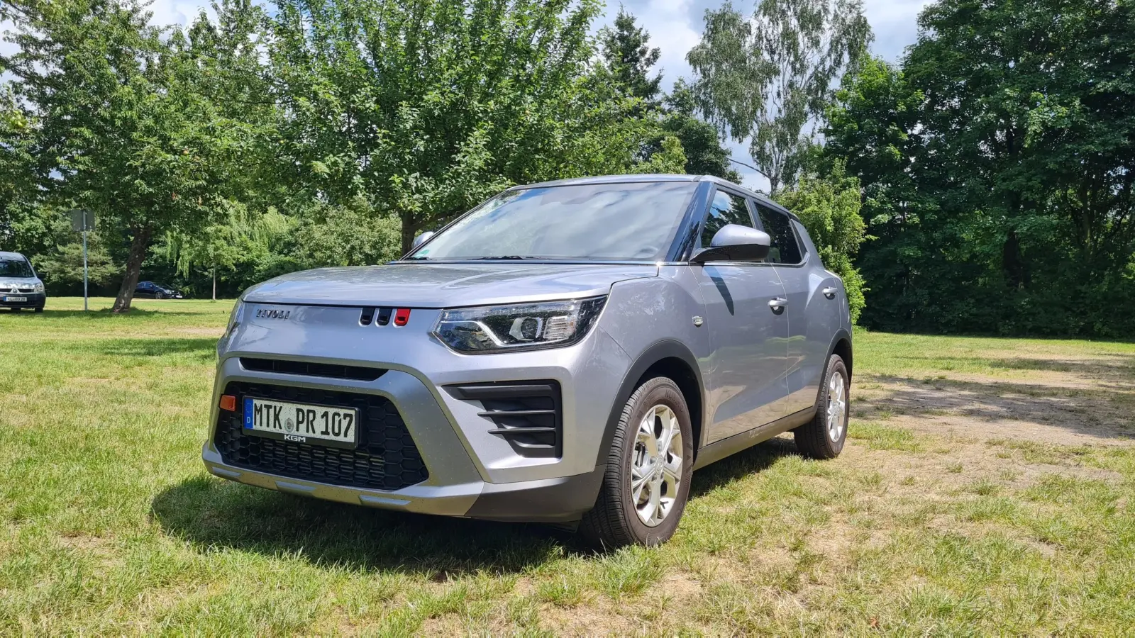 Der Tivoli kann mit Allradantrieb oder Automatik gewürzt werden. Sein 1,5-Liter-Vierzylinderbenziner leistet 163 PS (120 kW) bei einem Drehmoment von 260 Newtonmetern. Damit ist er kein Sportwagen, doch durch das geringe Gewicht schiebt er ordentlich nach vorne.  (Foto: aum/Michael Kirchberger)