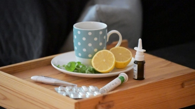 Wer Corona hat, sollte am besten so lange zu Hause bleiben, bis die Krankheitszeichen sich deutlich verbessert haben. (Symbolbild) (Foto: Malin Wunderlich/dpa)