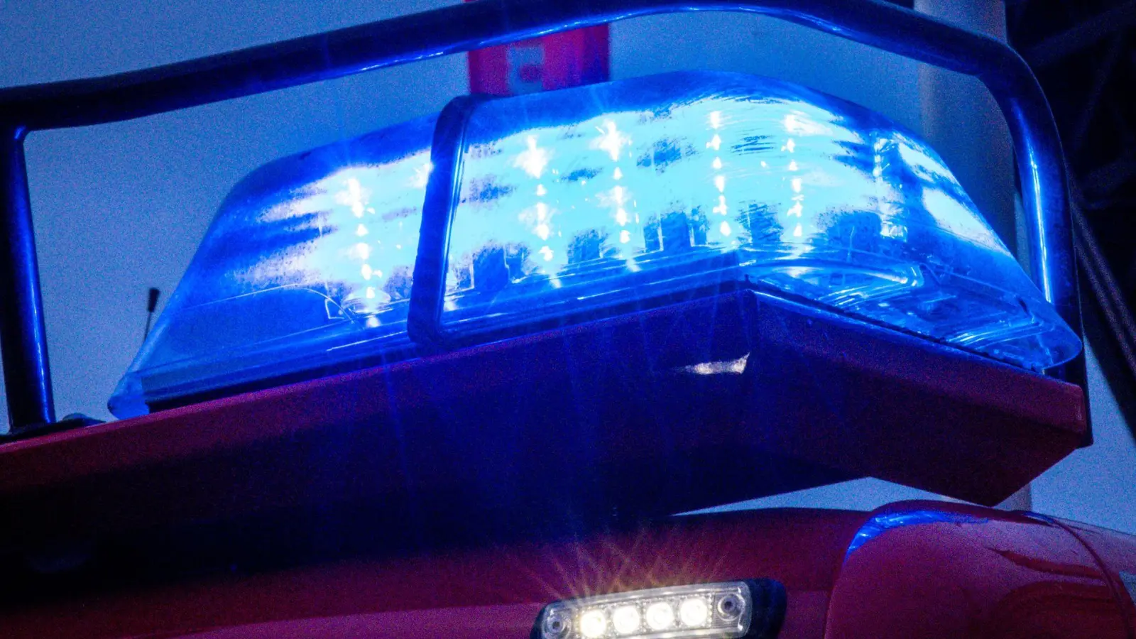 Die Feuerwehr war mit zahlreichen Einsatzkräften angerückt. (Symbolbild) (Foto: Jens Büttner/dpa)