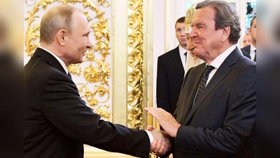 Ex-Bundeskanzler Gerhard Schröder und Kremlchef Wladimir Putin hatten nach russischen Angaben ein Vieraugengespräch. (Archivbild) (Foto: Alexei Druzhinin/POOL SPUTNIK KREMLIN/AP/dpa)