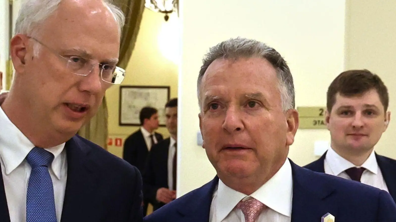 Der US-Unterhändler Steve Witkoff will bei einem neuen Besuch in St. Petersburg Kremlchef Wladimir Putin neue Vorschläge für eine Friedenslösung im russischen Angriffskrieg gegen die Ukraine unterbreiten. (Archivbild) (Foto: Vyacheslav Prokofyev/Pool Sputnik Kremlin/AP/dpa)