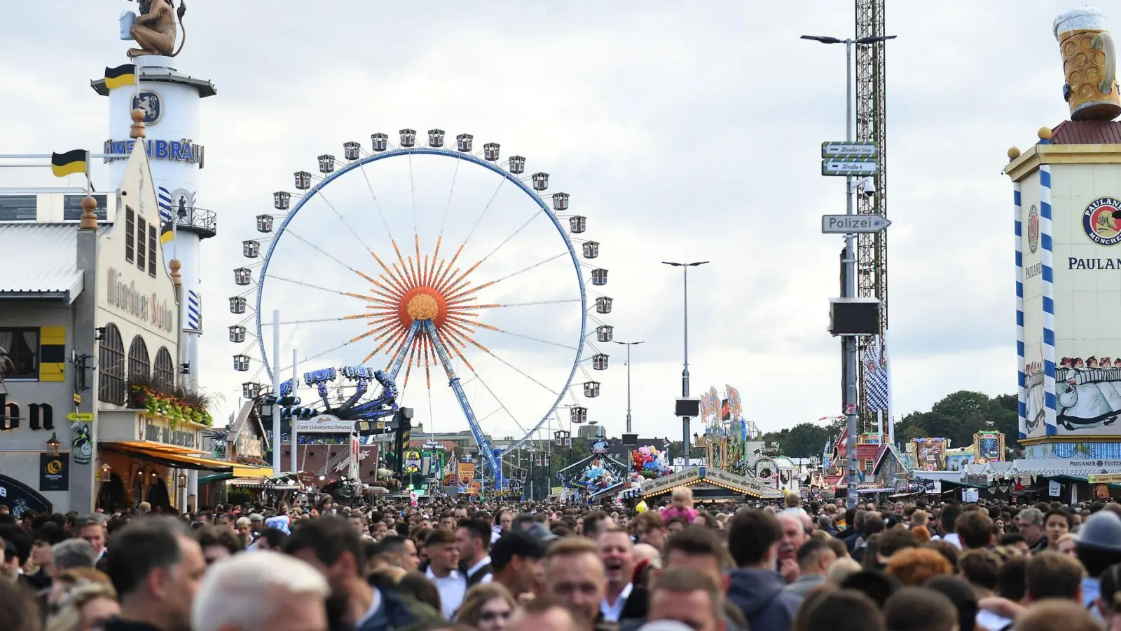 Der Gastronom Bartl hat es geschafft und bekommt einen heiß begehrten Platz auf dem Oktoberfest. (Archivbild) (Foto: Felix Hörhager/dpa)
