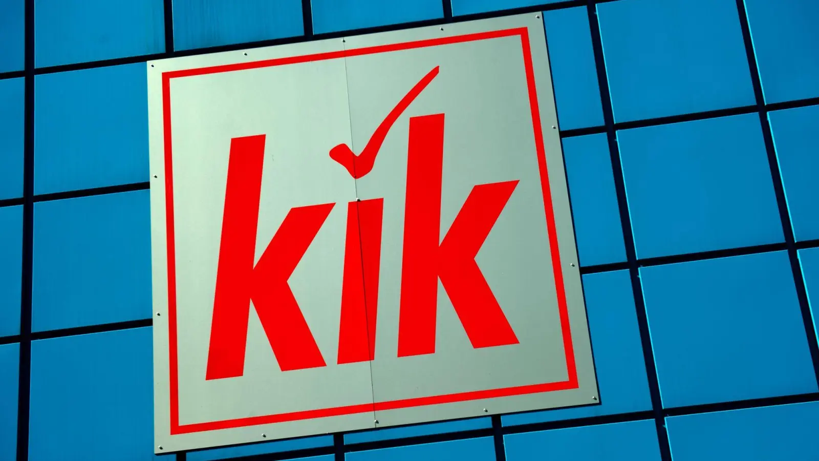 Kik konkurriert unter anderem mit Woolworth und NKD. (Foto: picture alliance / Arno Burgi/dpa-Zentralbild/dpa)