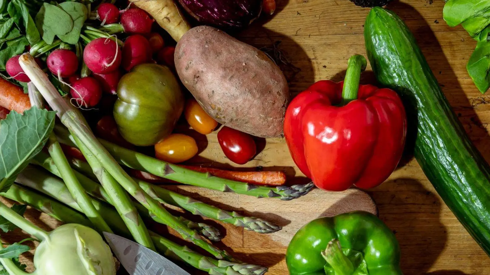 Die Studienteilnehmer ernähren sich entweder vegan, vegetarisch, pescetarisch oder essen sowohl pflanzliche als auch tierische Produkte. (Foto: Fabian Sommer/dpa)