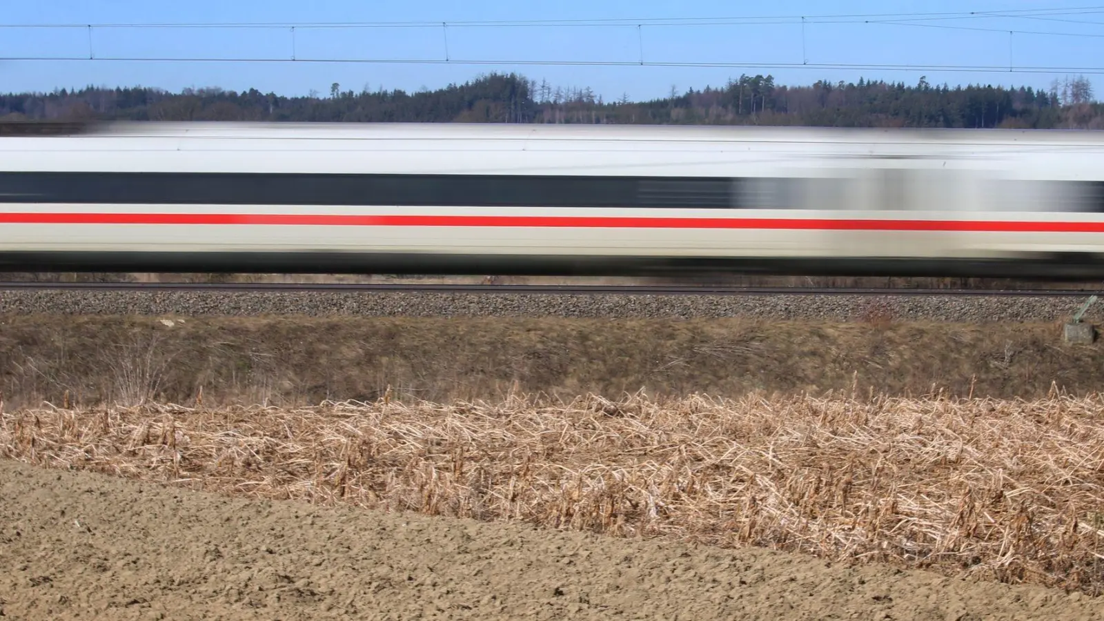 Die bisherige ICE-Strecke zwischen den benachbarten Großstädten Augsburg und Ulm soll durch eine neue Trasse ersetzt werden. (Archivbild) (Foto: Karl-Josef Hildenbrand/dpa)
