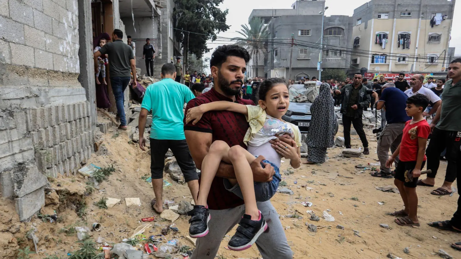 40 Prozent der Todesopfer in Gaza sind der Hilfsorganisation Save the Children zufolge Kinder. (Foto: Abed Rahim Khatib/dpa)