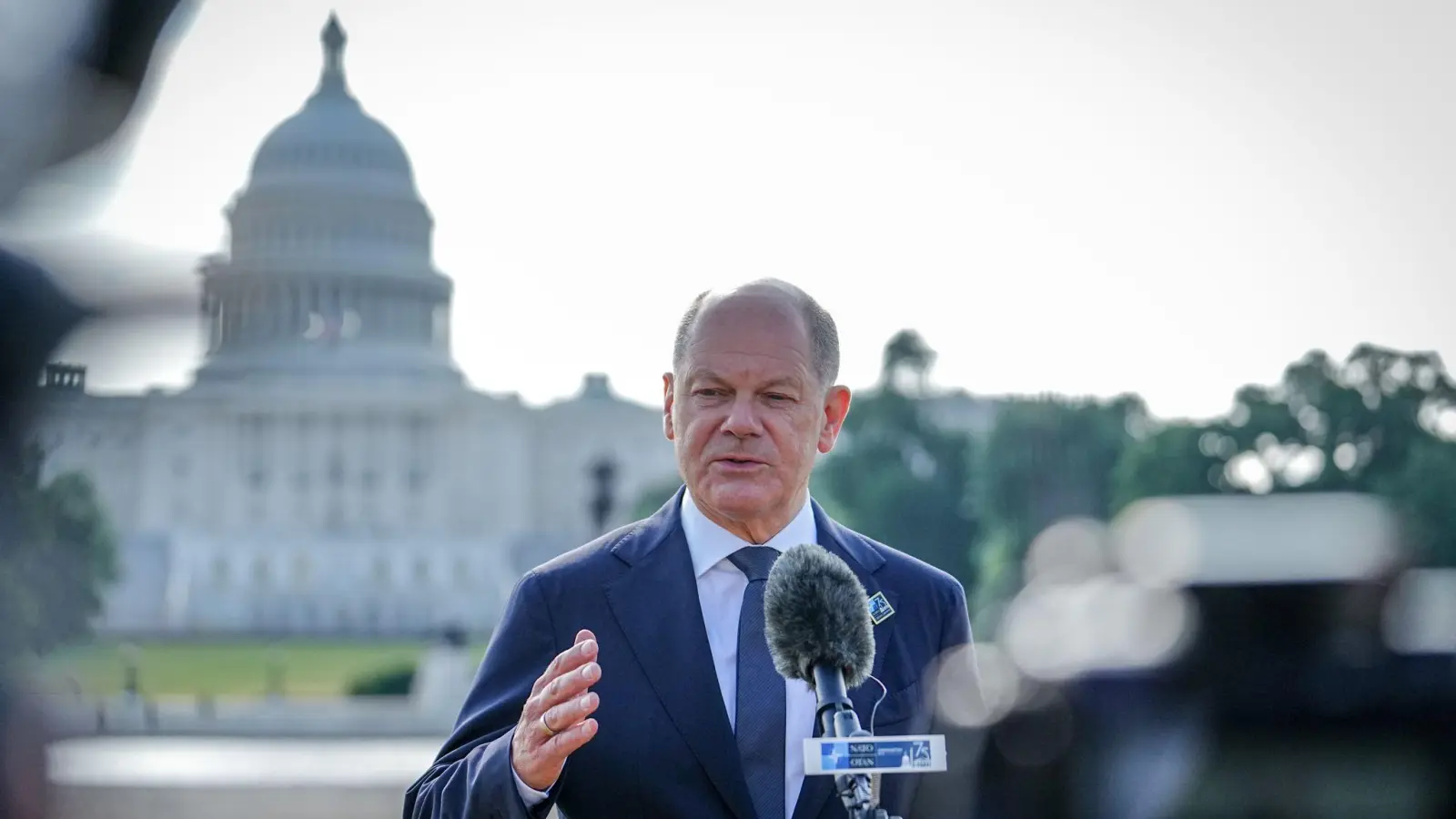 Kanzler Scholz stellt der Ukraine weietere Hilfe bei der Abwehr von Luftangriffen in Aussicht. (Foto: Kay Nietfeld/dpa)