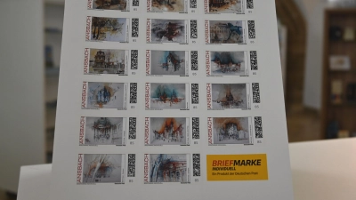 Ansbach-Motive en miniature: Die Briefmarken mit Aquarellen hiesiger Maler erfreuen sich großer Beliebtheit. (Foto: Stadt Ansbach/Stefan Guggenberger)