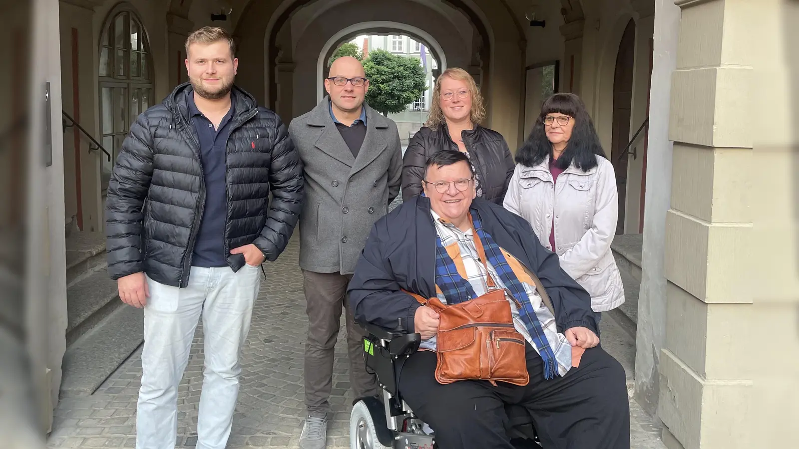 Der AfD-Vorstand, von links: Dennis Neumeister, Armin Heinlein, Benno Bulitta (vorne), Monika Hartmann und Ute Heinlein. Nicht im Bild ist Christan Pogge. (Foto: Melanie Kötzel)