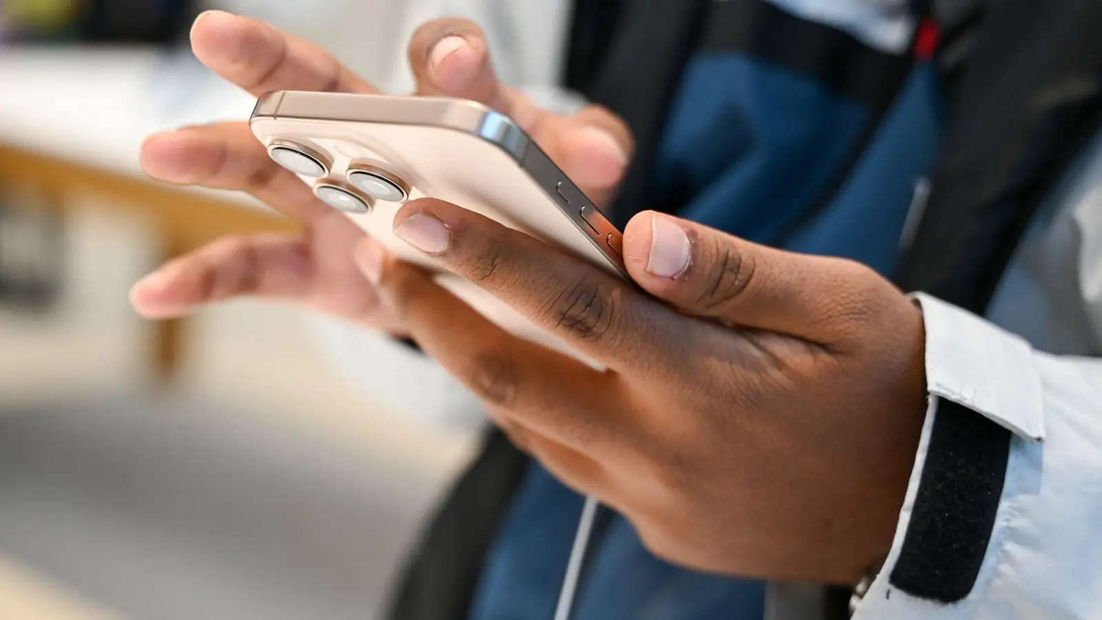 Verkaufsverbot für Apple: Das iPhone 16 darf in Indonesien wegen unzureichender lokal produzierter Teile nicht verkauft werden. (Foto: Katharina Kausche/dpa/dpa-tmn)