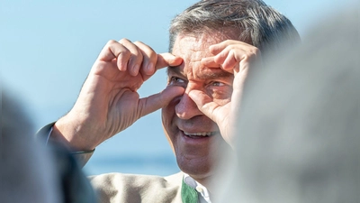 Blick Richtung Kanzleramt? Nein, Kapitel abgeschlossen, sagt Markus Söder. (Foto: Peter Kneffel/dpa)