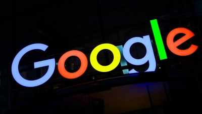 Google könnte nach Ansicht der EU-Kommission auf dem KI-Markt gegen Wettbewerbsrecht verstoßen haben. (Archivbild) (Foto: Christian Charisius/dpa)