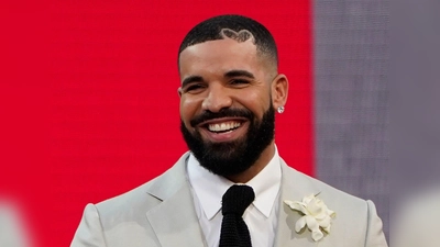 Drake überraschte seine Fans diesen Monat mit gleich drei neuen Alben. (Archivbild) (Foto: Chris Pizzello/Invision/AP/dpa)