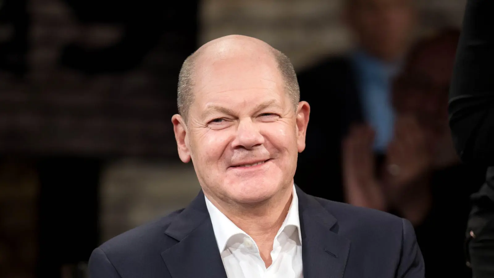 In der Talkshow „3nach9“ lobt Bundeskanzler Olaf Scholz die Arbeit der Ampel-Koalition. (Foto: Sina Schuldt/dpa)