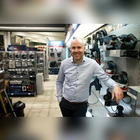 BGU-Geschäftsführer Daniel Stiegler hofft, dass sein neues Konzept funktioniert. Damit will er den Baumarkt zurück in Orte bringen, wo die Menschen bislang weite Wege auf sich nehmen müssen. (Foto: Stefan Neidl)