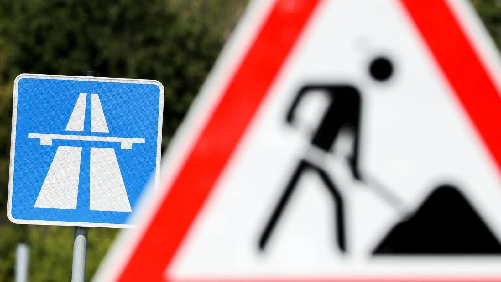 Die Anschlussstelle Schlüsselfeld ist vom 4. bis 6. November nur eingeschränkt befahrbar. (Symbolbild: Jan Woitas/dpa-Zentralbild/dpa)