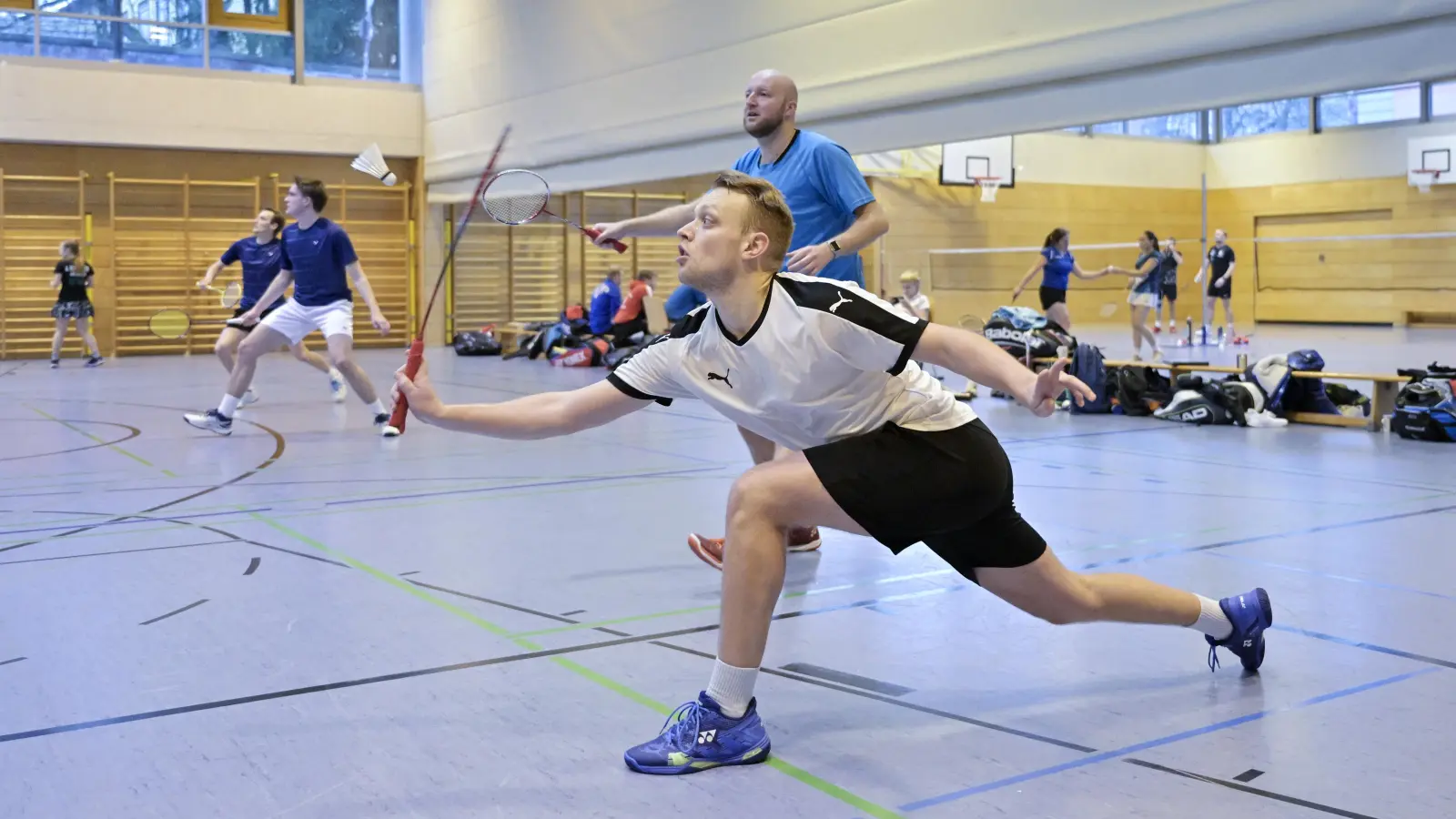 Fokussiert: Das Ansbacher Doppel Clemens Würth (vorne) und Tobias Winter siegte souverän. (Foto: Martin Rügner)