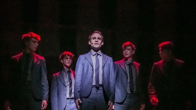 Im Scheinwerferlicht: Jürgen Brehm im Musical „Spring Awakening”.  (Foto: Jochen Quast)