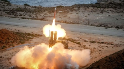 Luftwaffe feuert eine Patriot-Flugabwehrrakete (Foto: Kay Nietfeld/dpa)