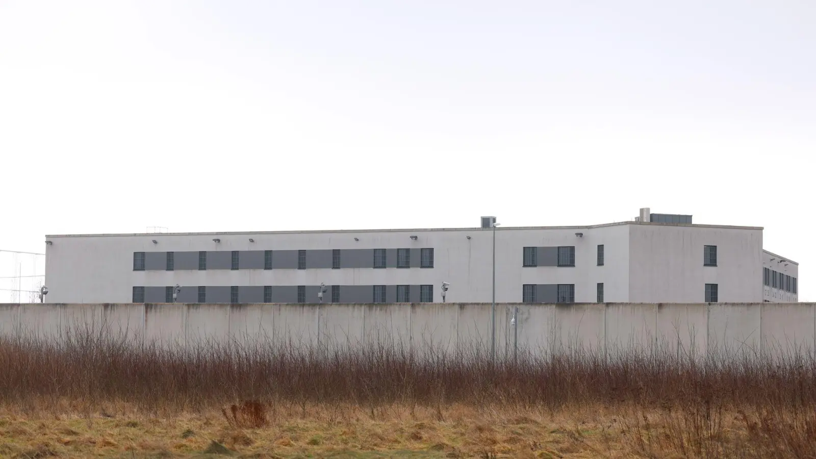 In der JVA Augsburg-Gablingen sollen Gefangene misshandelt worden sein (Archivbild).  (Foto: Karl-Josef Hildenbrand/dpa)