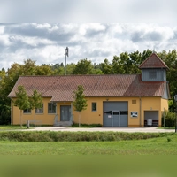 Das Dorfgemeinschaftshaus samt Feuerwehr in Peppenhöchstädt: Der Feuerwehrverein will die Terrasse überdachen. Die Zuschusshöhe löste allerdings Diskussionen aus. (Foto: Mirko Fryska)