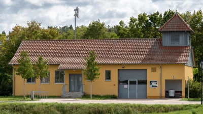 Das Dorfgemeinschaftshaus samt Feuerwehr in Peppenhöchstädt: Der Feuerwehrverein will die Terrasse überdachen. Die Zuschusshöhe löste allerdings Diskussionen aus. (Foto: Mirko Fryska)
