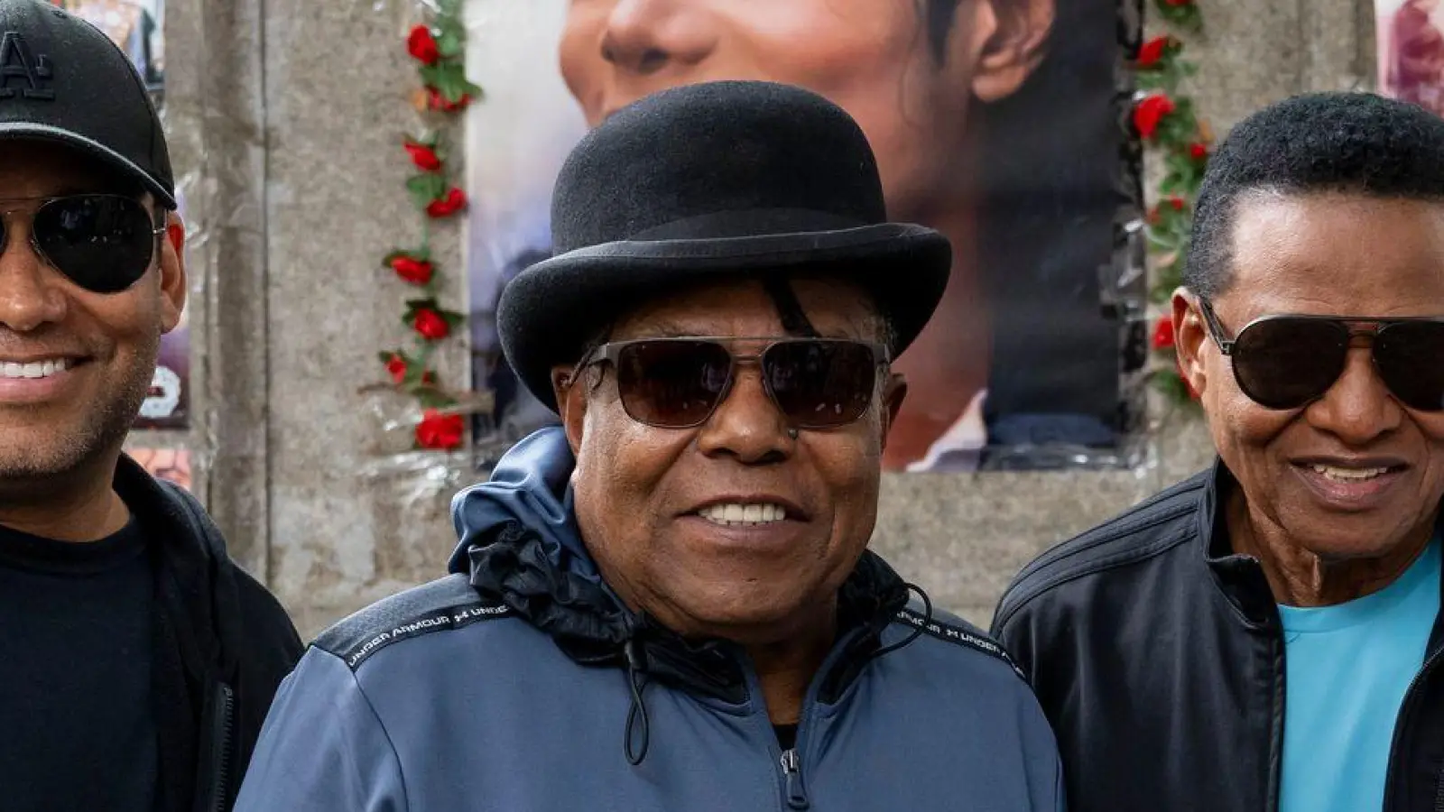 Tito Jackson (Zweiter von links) war mit seinen Brüdern Jackie und Marlon sowie seinem Sohn Taryll erst vor einer Woche in München. (Archivbild) (Foto: Lennart Preiss/dpa)