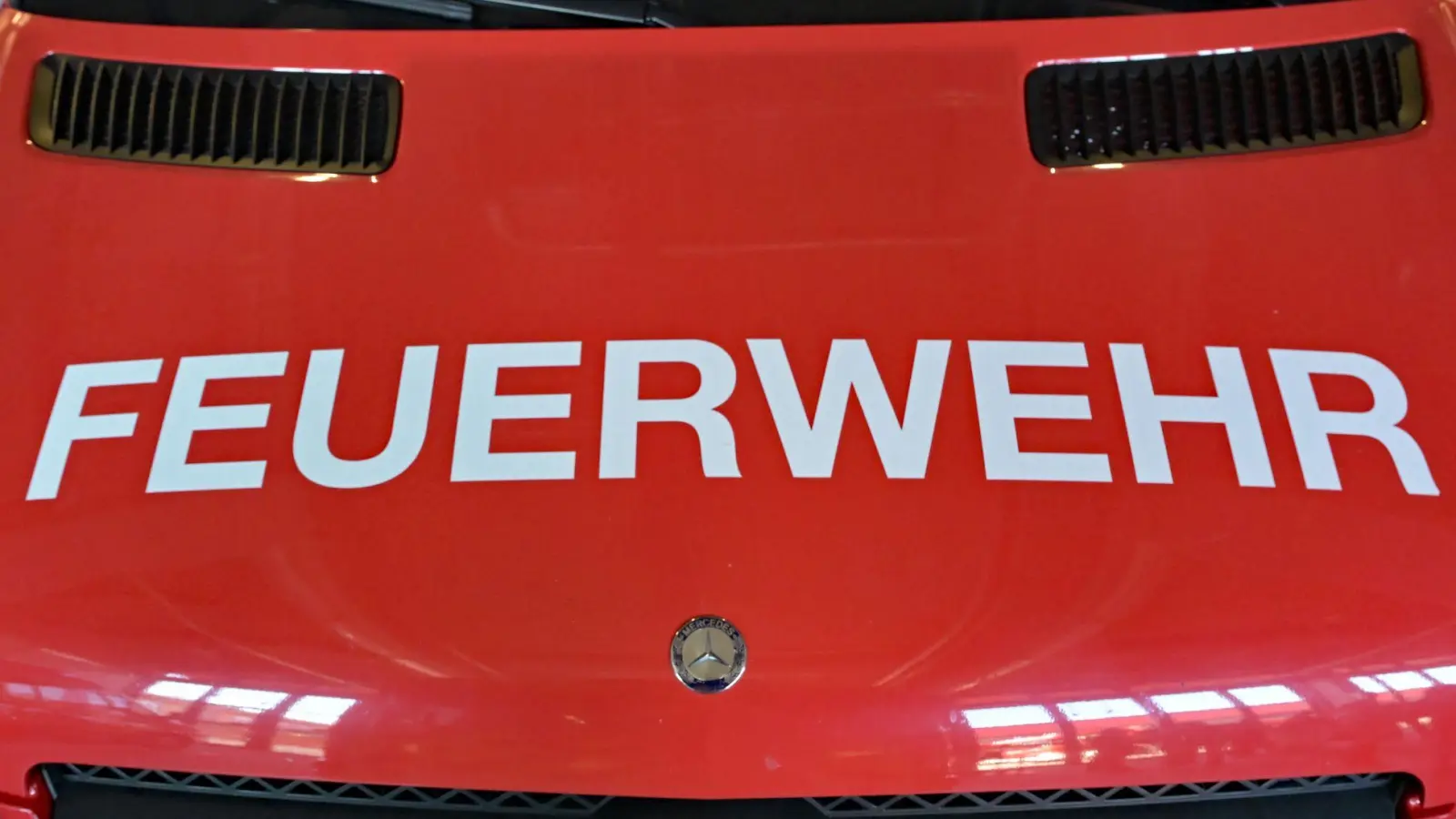 Die Feuerwehr folgte einer Nachricht über eine eingestürzte Wand - und wurde dann selbst Zeuge, wie ein Großteil des Gebäudes einstürzte. (Symbolbild) (Foto: Malin Wunderlich/dpa)