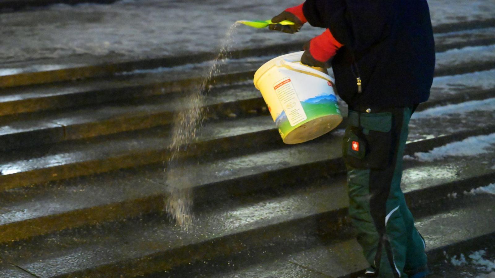 Winterwetter sorgt für Unfälle – Glatteis-Warnung für Montag | FLZ.de