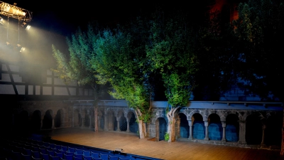 Die Zuschauer dürfen gespannt auf die Stücke sein, die nächstes Jahr im Feuchtwanger Kreuzgang aufgeführt werden sollen. (Foto: Andreas Strunz)