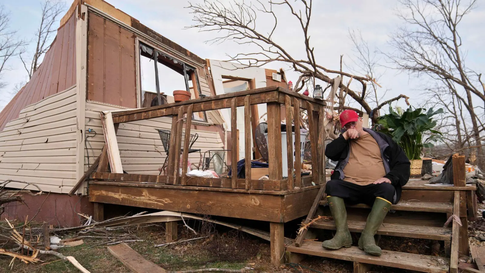 Mehr als 40 Tornados fegten durch acht Bundesstaaten. (Foto: Jeff Roberson/AP/dpa)