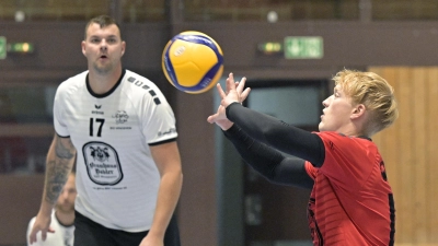 Libero Niklas Eberlein (rechts, hier in einem anderen Spiel) brachte mit präzisen Abwehraktionen Ruhe ins Spiel. (Foto: Martin Rügner)