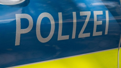 Ein Motorradfahrer ist bei einem Zusammenstoß mit einem Auto schwer verletzt worden. (Symbolbild) (Foto: Daniel Vogl/dpa)