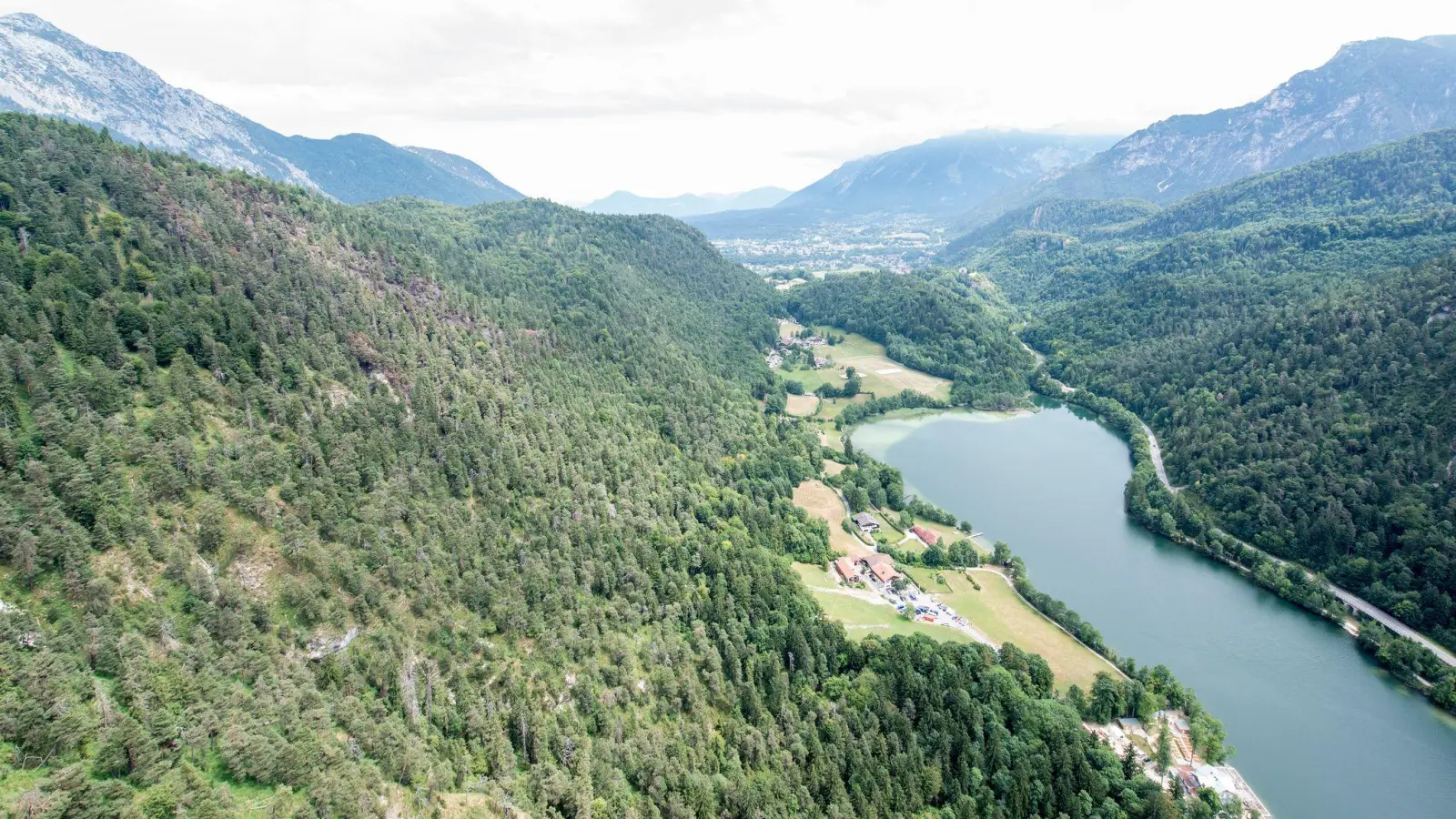Bei Bad Reichenhall ist es zu einem Erdbeben gekommen. Tatsächlich passiert das oft, bleibt aber meist von Menschen unbemerkt. (Foto: picture alliance / dpa)