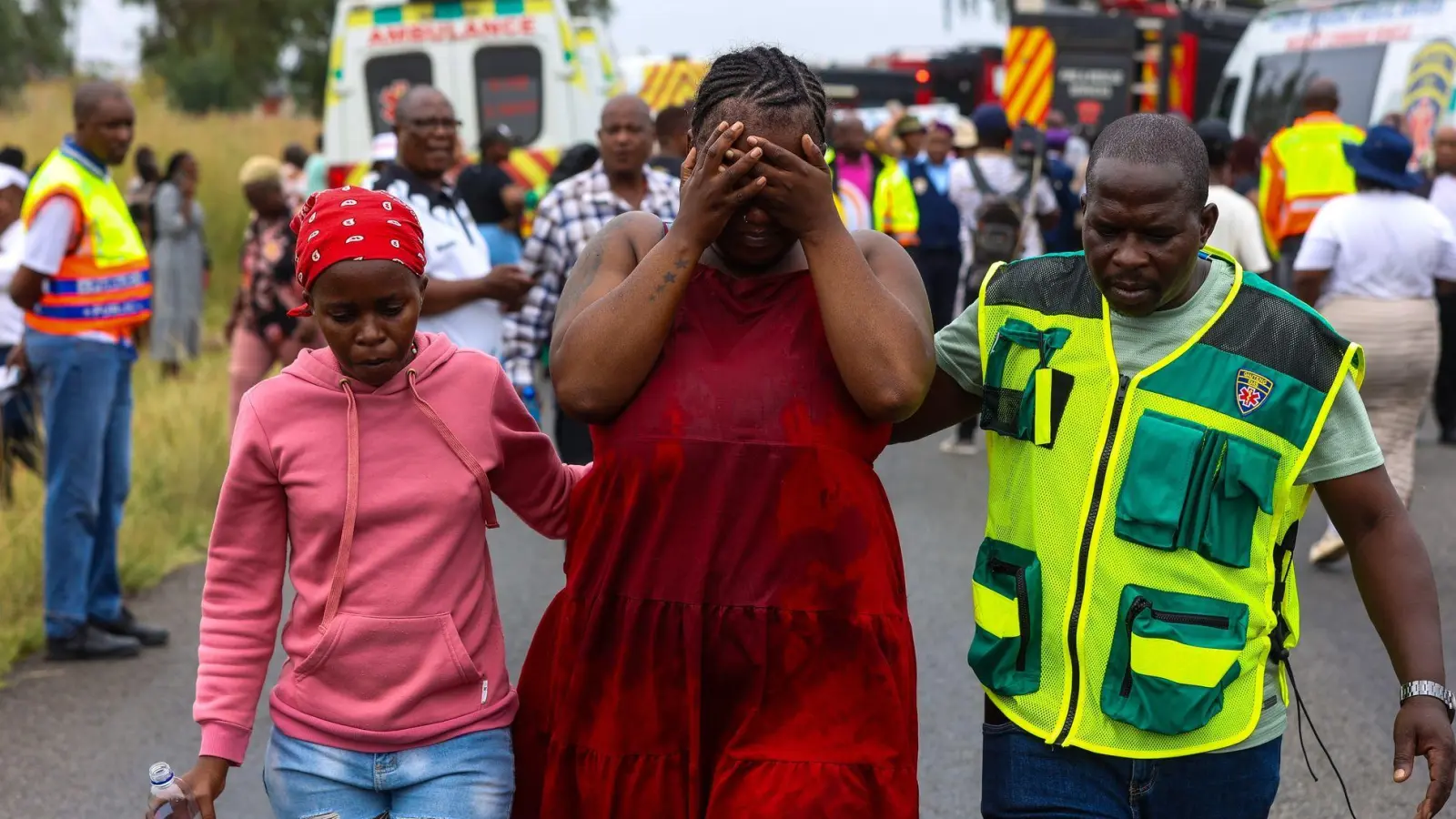 In der südafrikanischen Stadt Vanderbijlpark, in der Nähe von Johannesburg, wurden 13 Kinder bei einem Schulbus-Unfall getötet. (Foto: Uncredited/AP/dpa)