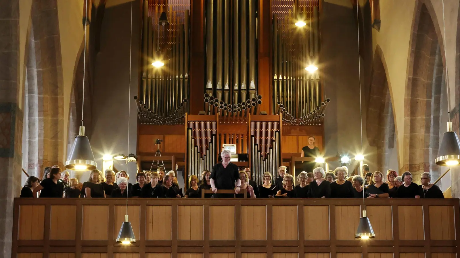 Sang von der Orgelempore herab Dvořáks D-Dur-Messe: die Ansbacher Kantorei unter der Leitung von Carl Friedrich Meyer. (Foto: Thomas Wirth)
