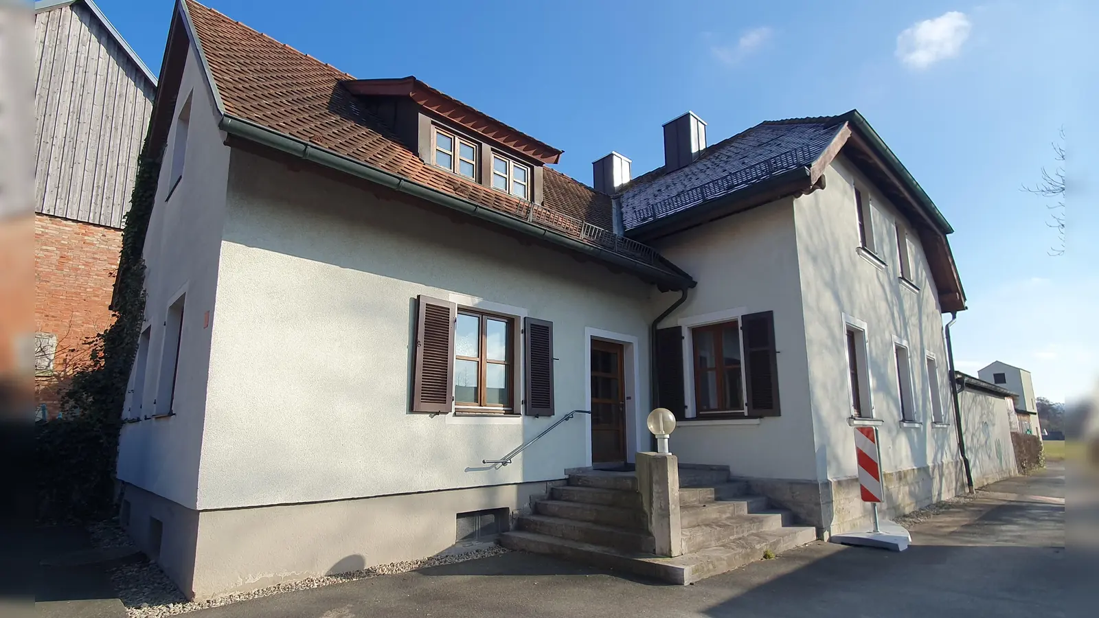 Das Ipsheimer Gemeindehaus steht zum Verkauf. (Foto: Anna Franck)