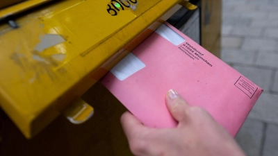 Statt wie bisher zwischen vier und fünf Wochen stehen für die Briefwahl bei der vorgezogenen Bundestagswahl im Februar nur rund zwei Wochen zur Verfügung. (Symbolbild: Sven Hoppe/dpa)