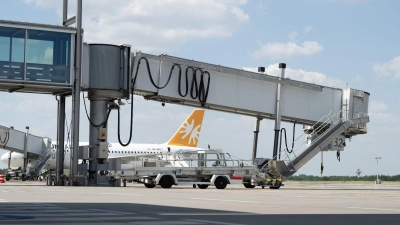 Am Flughafen Dresden wären mehr Flüge möglich. (Archivbild)  (Foto: Sebastian Kahnert/dpa)