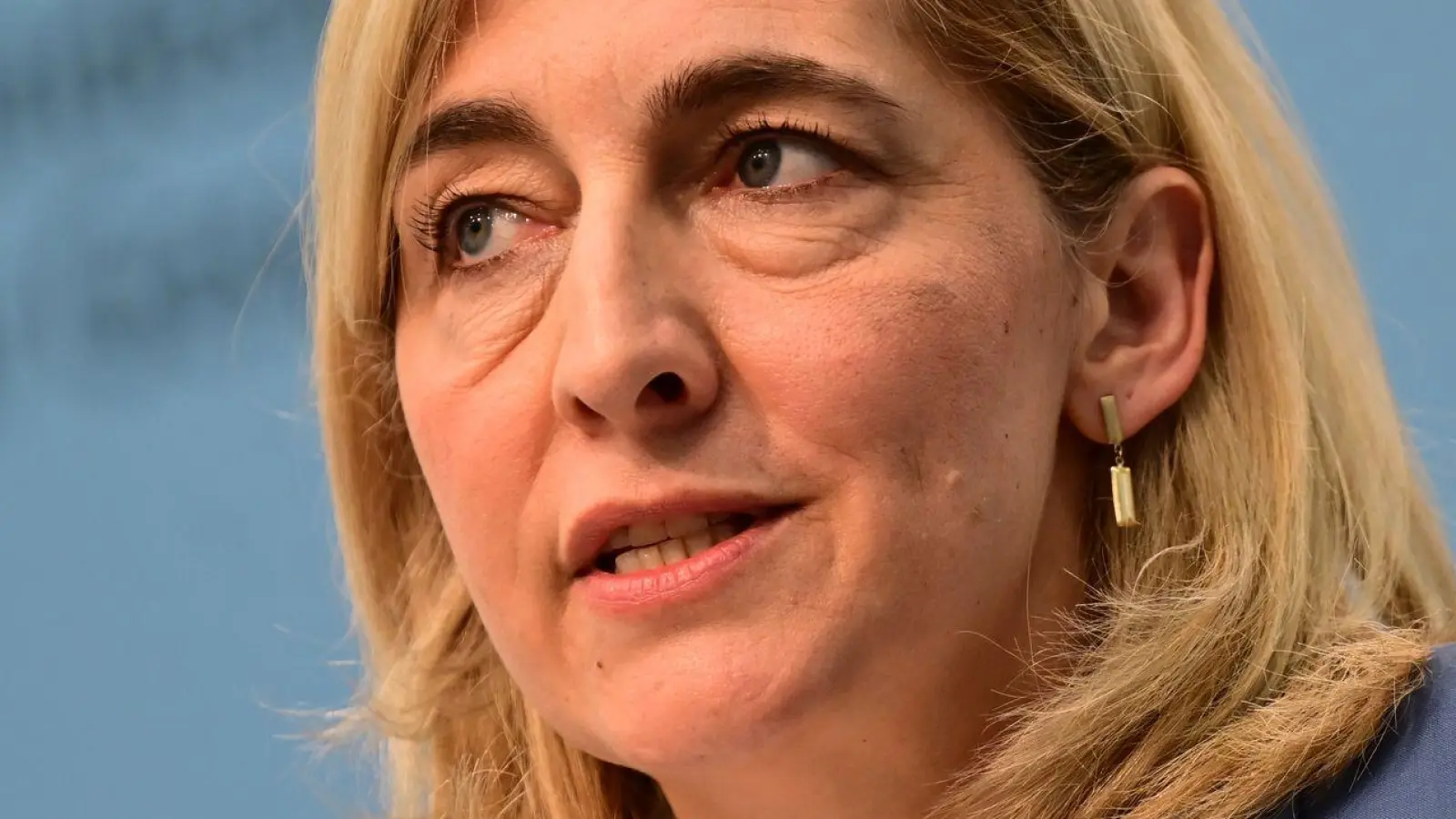 Aus Sicht von Warken ist die beitragsfreie Mitversicherung ein Beschäftigungshemmnis.  (Foto: Sebastian Gollnow/dpa)