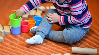 Anfang 2025 sollen alle Eltern, deren Kinder im Spetember 2026 eingeschult werden, von ihrer Grundschule ein Schreiben zu den verpflichtenden Sprachtests erhalten. (Symbolbild) (Foto: Uwe Anspach/dpa)