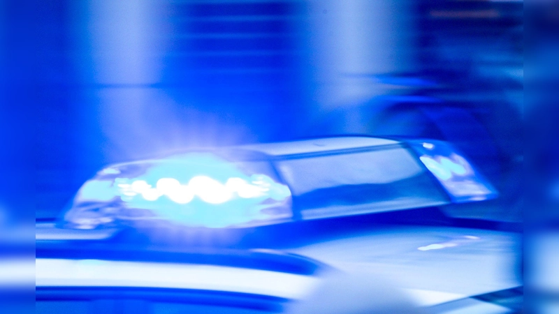 Ein Rucksack mit einer angeblichen Bombe löste am Nürnberger Hauptbahnhof einen Polizeieinsatz aus. (Symbolbild) (Foto: Jens Büttner/dpa)