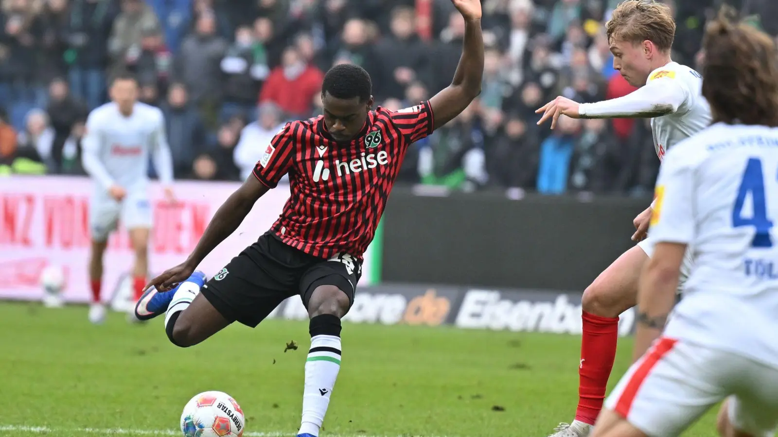 Noel Aseko kehrt im Sommer erst einmal zu Bayern München zurück. (Archivbild) (Foto: Swen Pförtner/dpa)