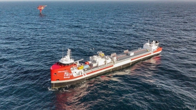 Das Transportschiff Carbon Destroyer 1 bringt das flüssige CO2 zur ausgedienten Ölplattform Nini West in der Nordsee vor Dänemark. (Handout) (Foto: Handout / Berlin/INEOS Energy/dpa)